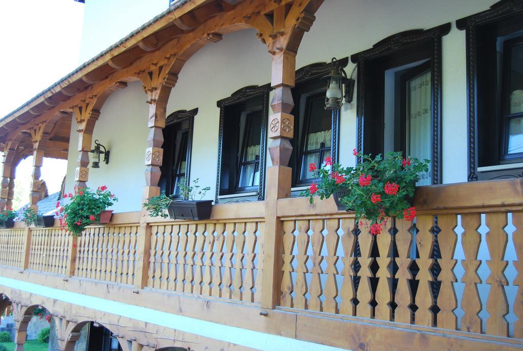 Glodeanca Hotel Buitenkant foto